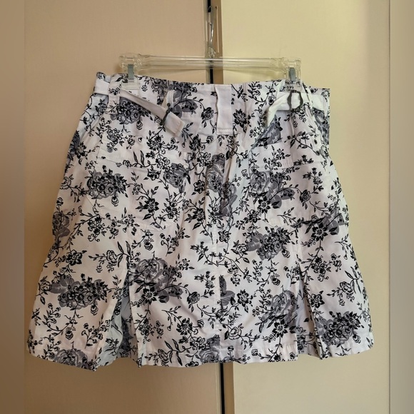 Gloria Vanderbilt Monochrome Floral Skirt - Picture 4 of 4